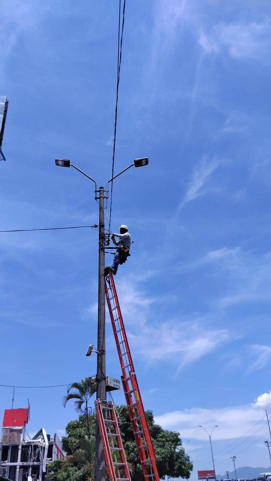 VIWI Ingeniería apoyando labores de iluminación y rescate en Cali - imagen 5
