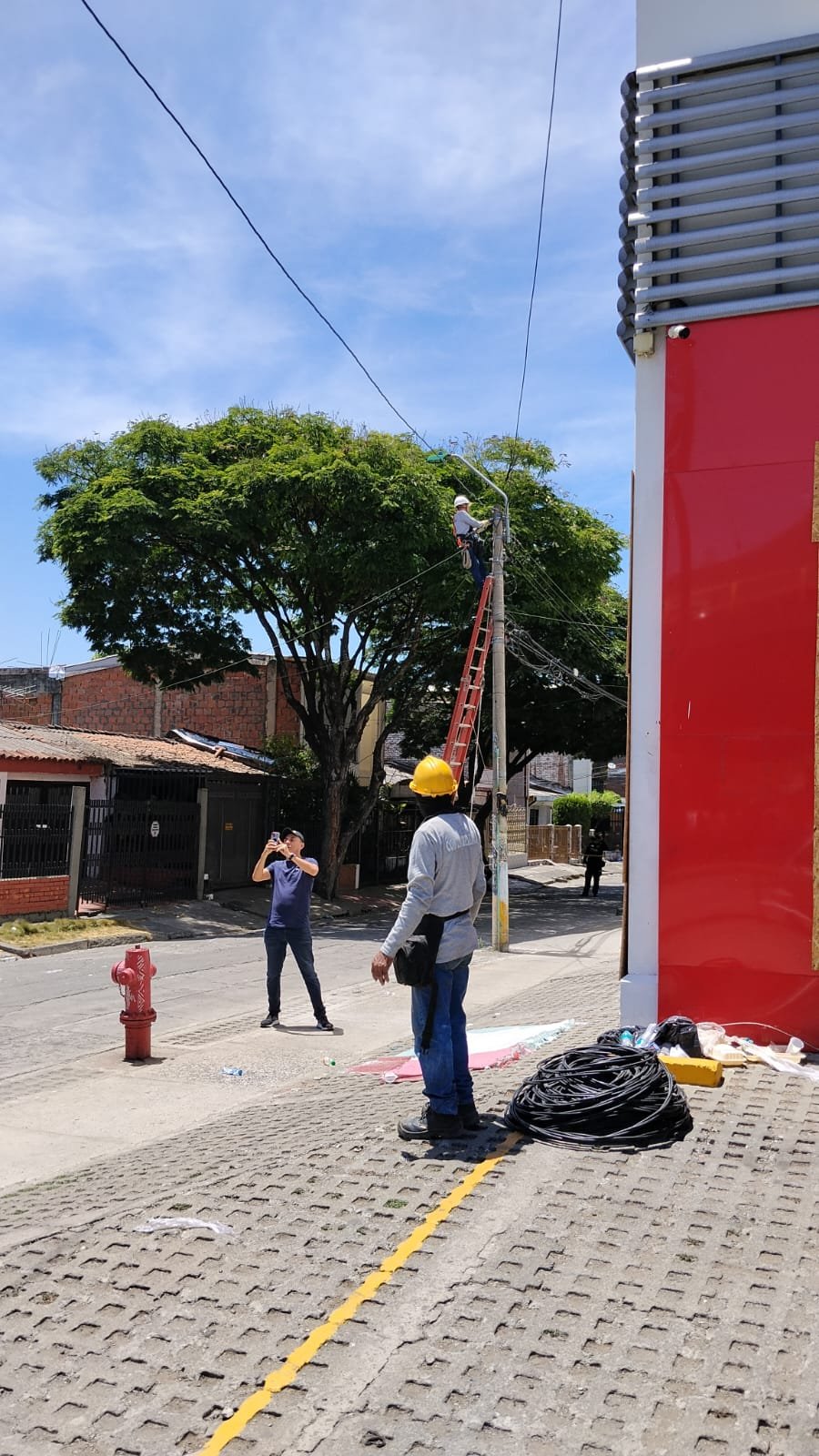 VIWI Ingeniería apoyando labores de iluminación y rescate en Cali - imagen 8