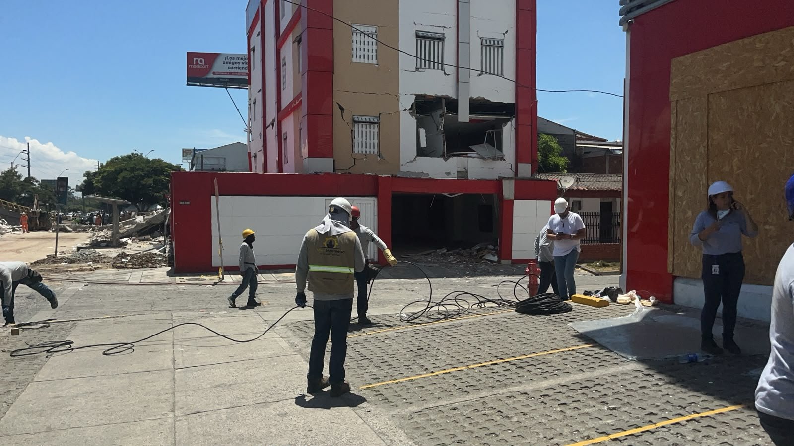 VIWI Ingeniería apoyando labores de iluminación y rescate en Cali - imagen 11