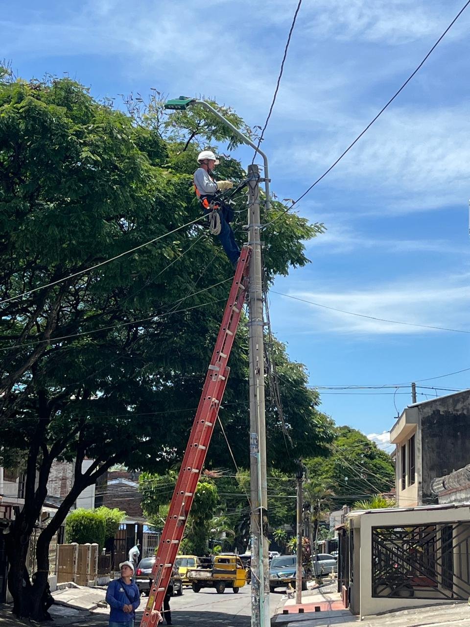 VIWI Ingeniería apoyando labores de iluminación y rescate en Cali - imagen 12