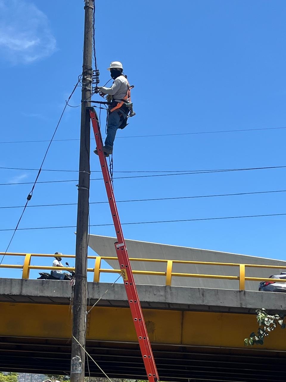 VIWI Ingeniería apoyando labores de iluminación y rescate en Cali - imagen 17